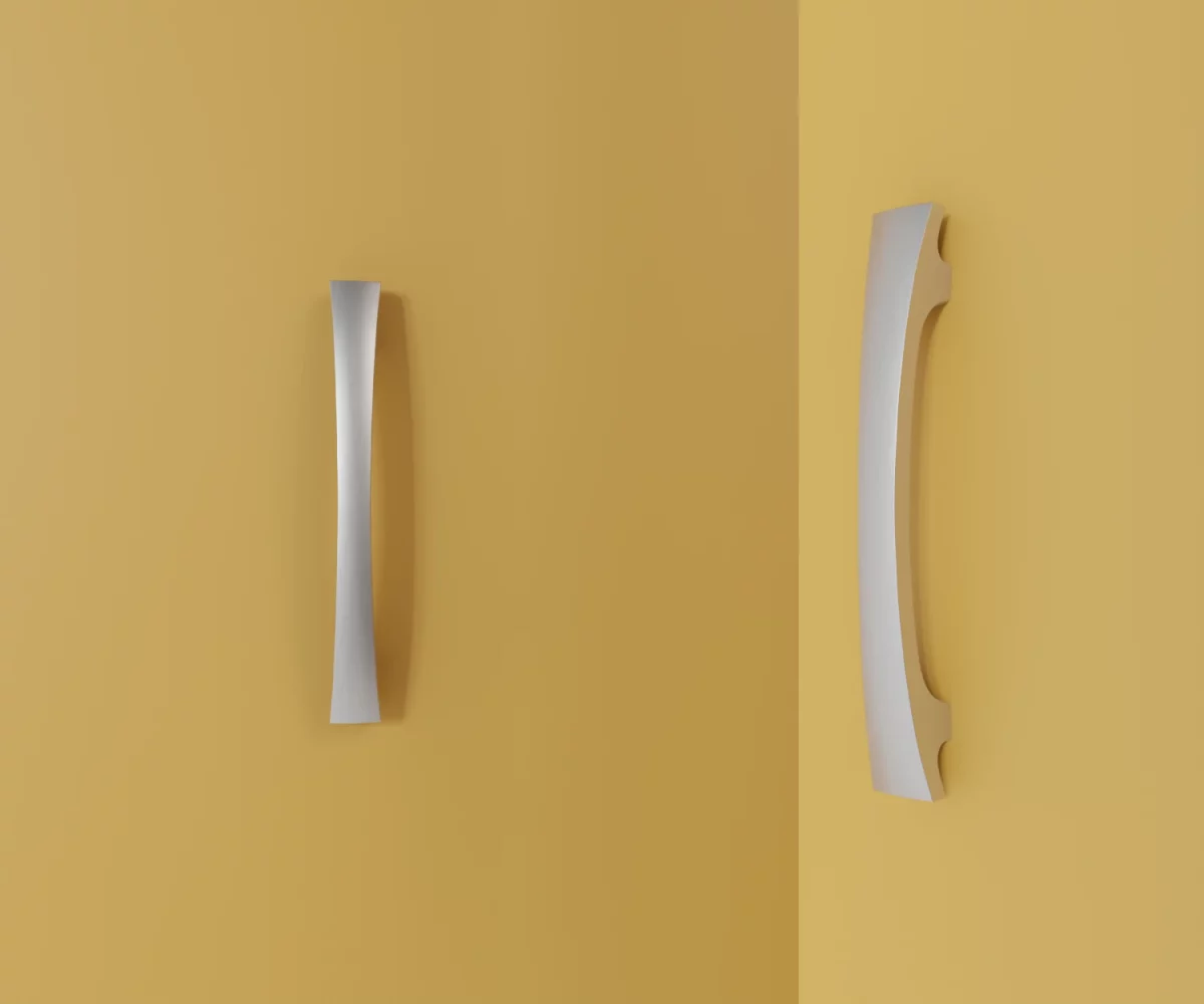 Zwei silberne Zink-Möbelgriffe vom Typ HA-ZI-10033 vor gelbem Hintergrund: links in Frontalansicht, rechts in Dreiviertelansicht.