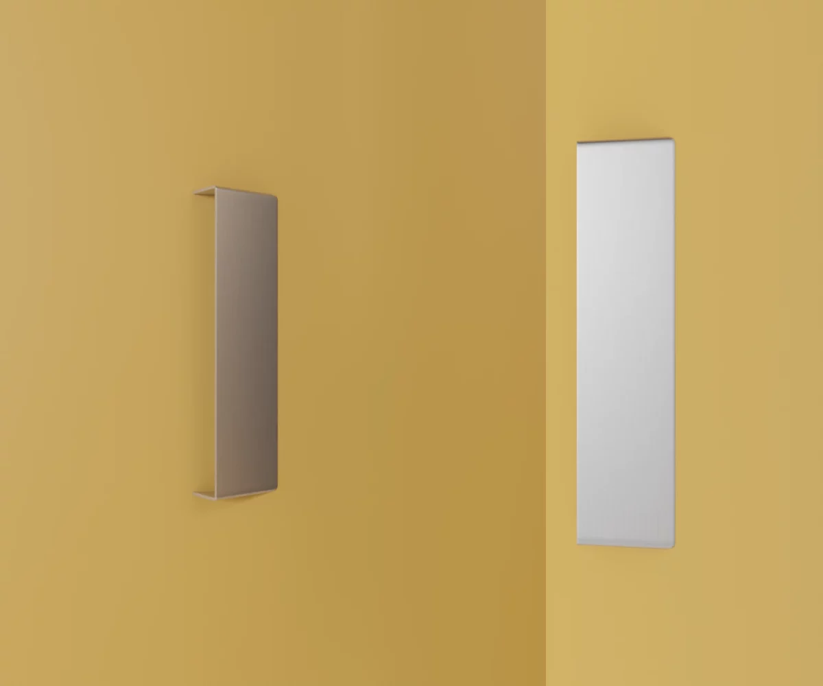 Zwei silberne Zink-Möbelgriffe vom Typ HA-ZI-11002 vor gelbem Hintergrund: links in Frontalansicht, rechts in Dreiviertelansicht.