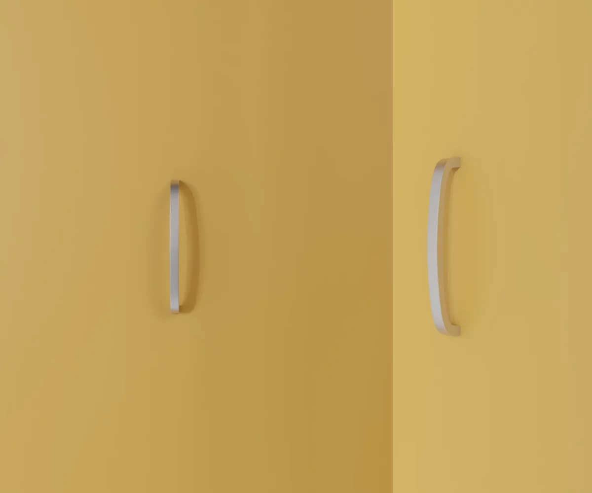 Zwei silberne Zink-Möbelgriffe vom Typ HA-ZI-11022 vor gelbem Hintergrund: links in Frontalansicht, rechts in Dreiviertelansicht.