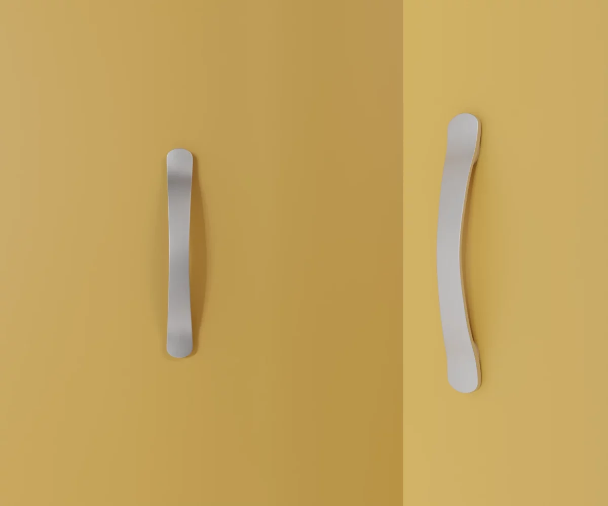 Zwei silberne Zink-Möbelgriffe vom Typ HA-ZI-11137 vor gelbem Hintergrund: links in Frontalansicht, rechts in Dreiviertelansicht.