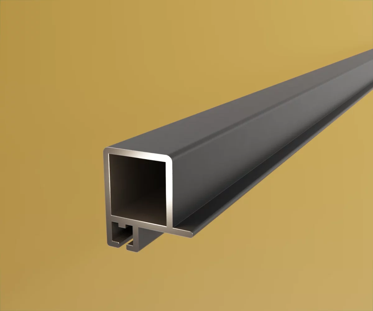 Ein edge-profil vom Typ AP-AE-24045 auf einem gelben Hintergrund. Das Profil ist quadratisch mit einer Führungsschiene für Schiebetüren von Hettich auf der Unterseite und einer seitlichen Lippe für die Auflage von Platten.