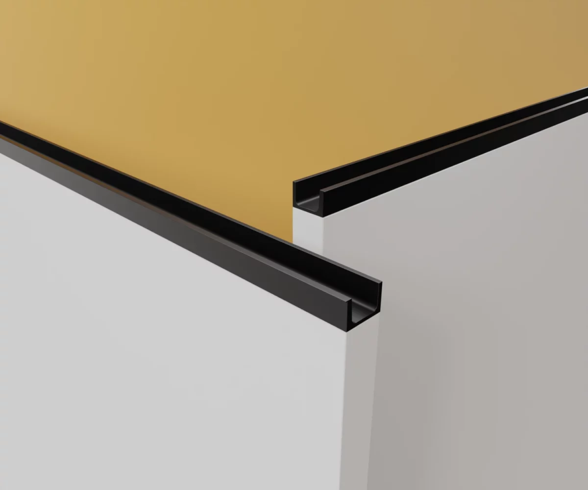 Zwei mattschwarze Aluminium-Profile vom Typ BH-AE-13001 auf weißen Platten vor gelbem Hintergrund.