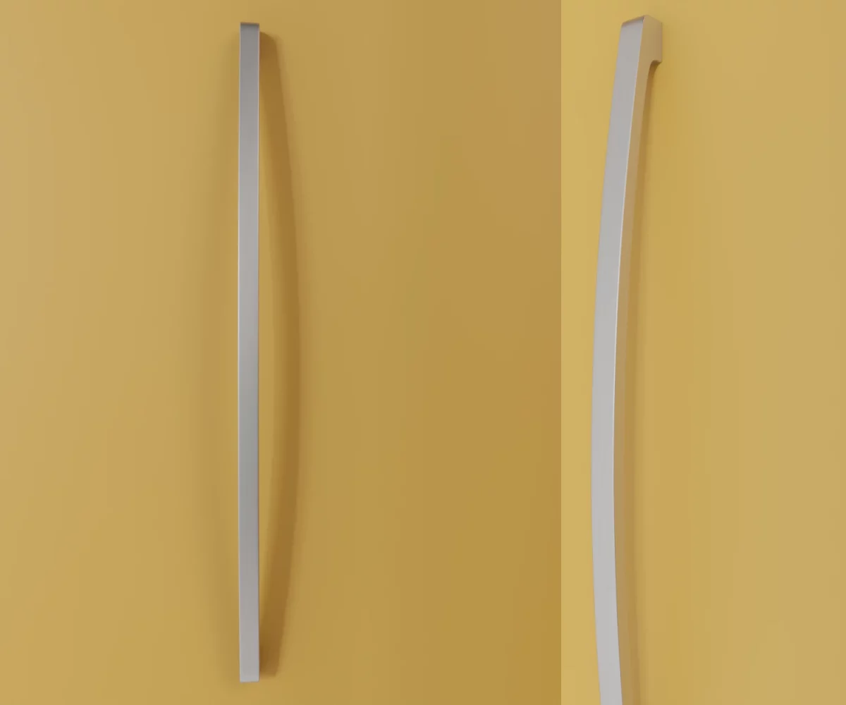 Zwei silberne Aluminium-Möbelgriffe vom Typ HA-AD-10100 vor gelbem Hintergrund: links in Frontalansicht, rechts in Dreiviertelansicht.